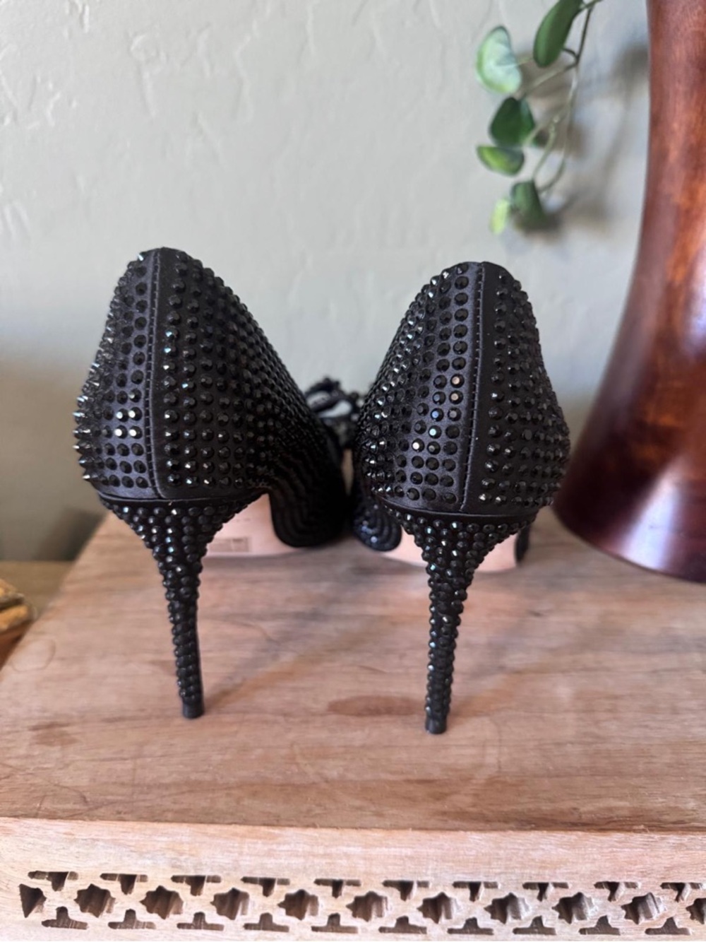 Kurt Geiger Crystal Embellished Heels Bow Detail Black Size 10 - Picture 6 of 6